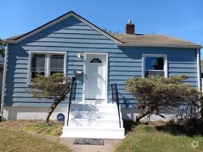 Building Photo - Newly updated 2 Bedroom Home