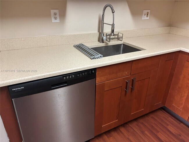 Building Photo - 10421 Mahogany Key Cir