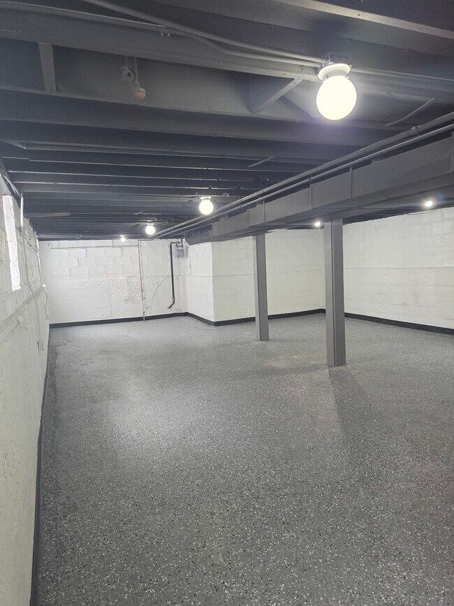 Building Photo - 12019 S Perry Ave