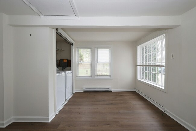 Building Photo - 121 Westport Rd