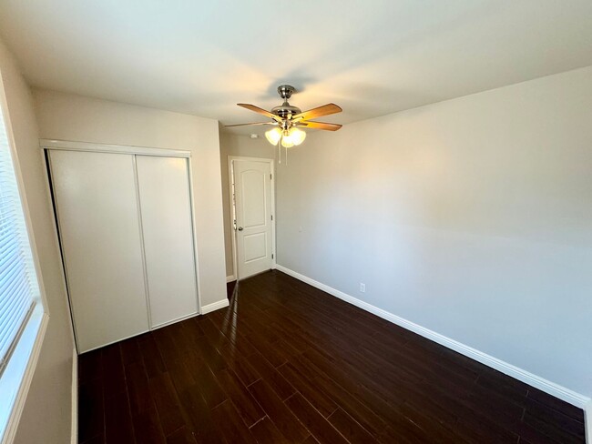 Building Photo - Beautifully updated 2 bedroom