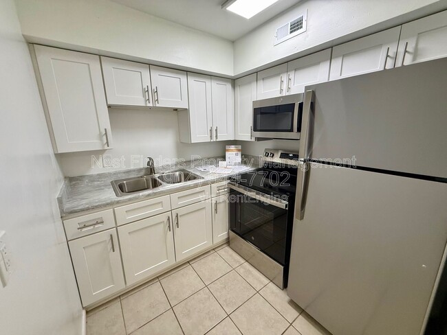 Building Photo - 1318 Sydney Pl