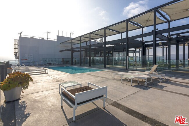 Building Photo - 3810 Wilshire Blvd