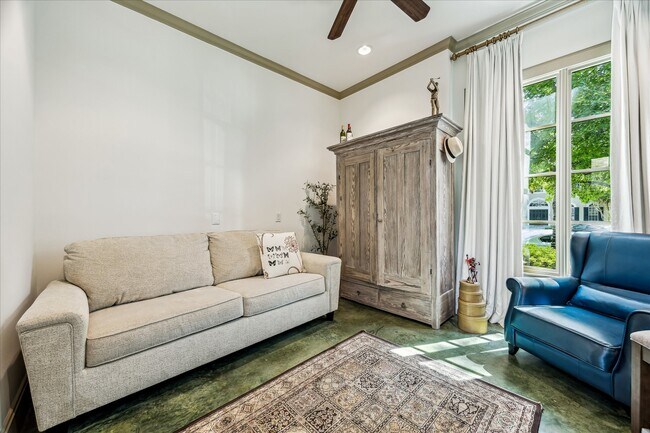 Building Photo - 4800 Palm St