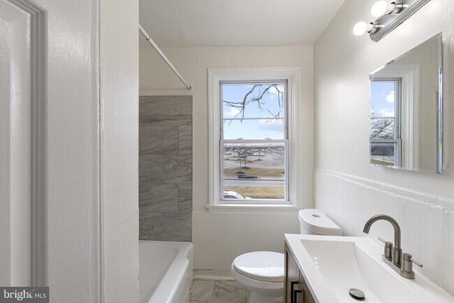 Building Photo - 3902 Erdman Ave