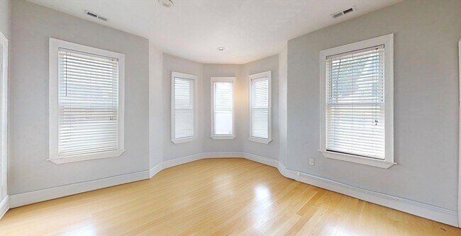 Building Photo - 166 Boylston St