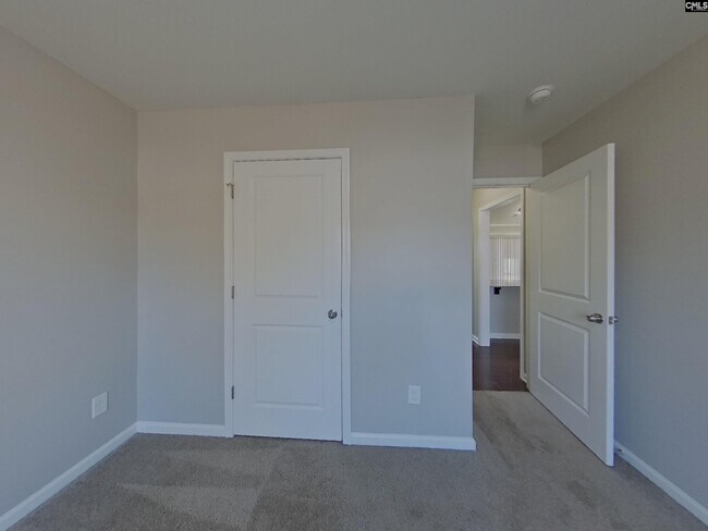 Building Photo - 474 Finch Ln