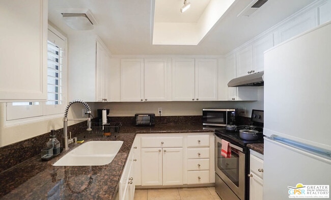 Building Photo - 5301 E Waverly Dr