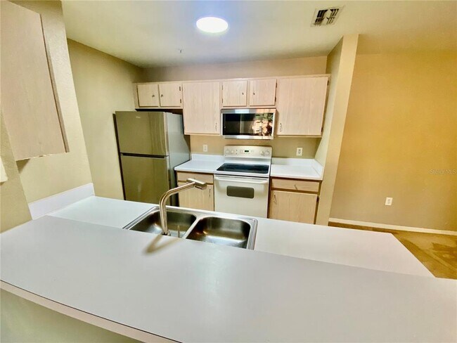 Building Photo - 5451 Vineland Rd