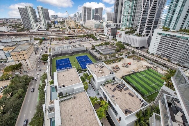 Building Photo - 851 NE 1st Ave