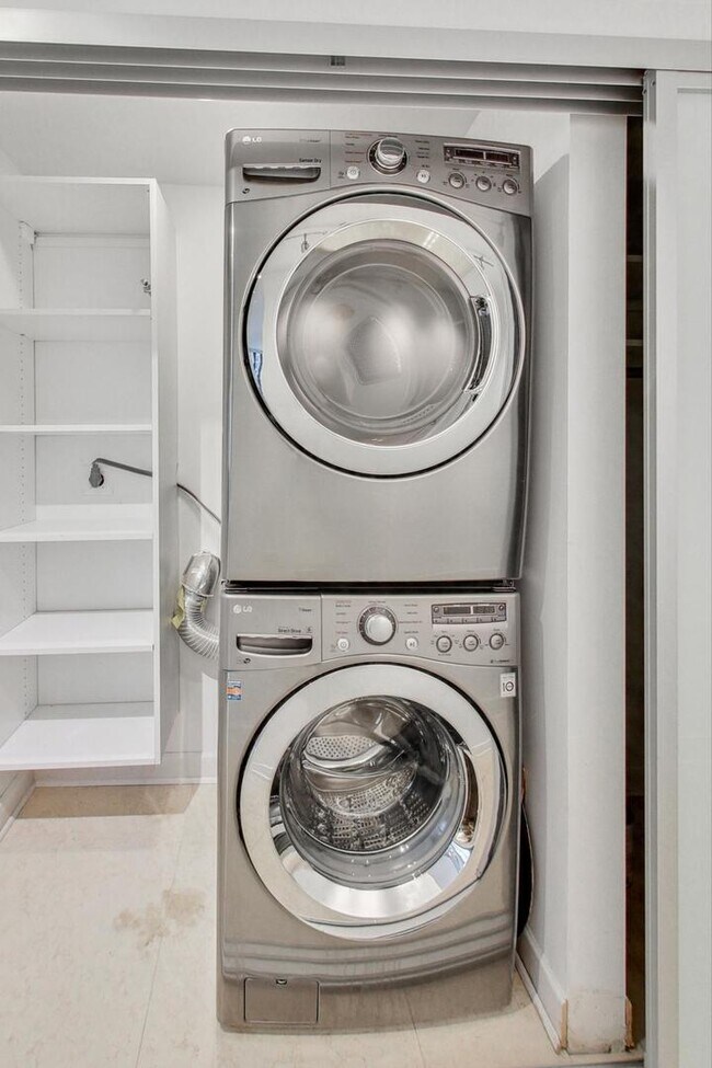 Building Photo - 2 E Erie St