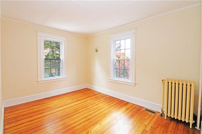 Building Photo - 30 Thurston Ave