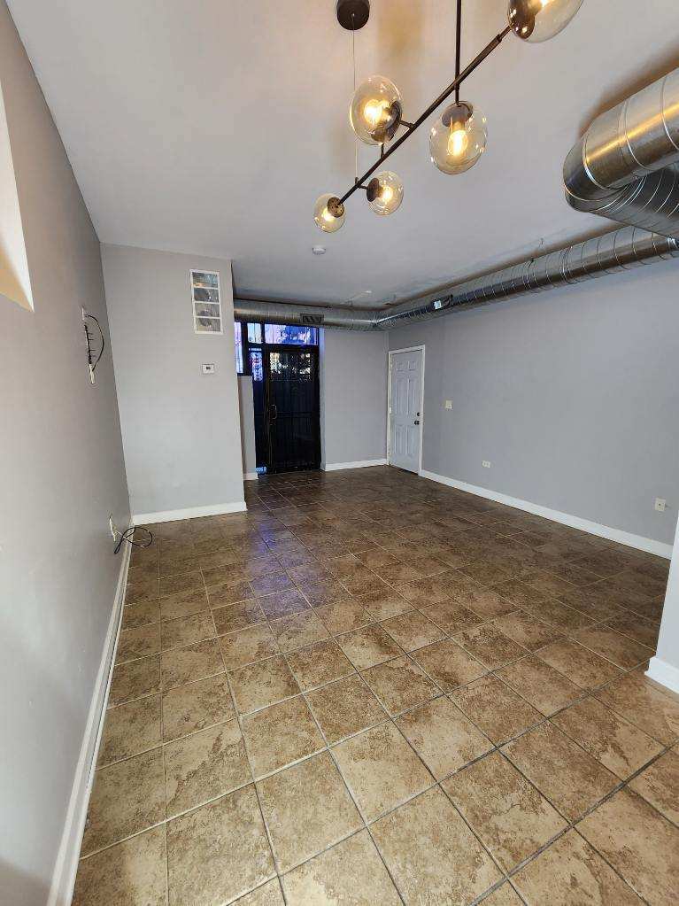 Building Photo - 1451 N Hamlin Ave