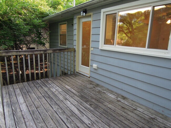 Building Photo - 807 7th Ave