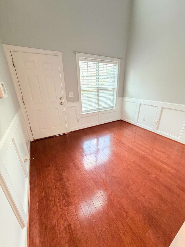 Building Photo - "Stylish 3-Bedroom Townhouse Featuring Granite Countertops & Cozy Fireplace in Winston-Salem"