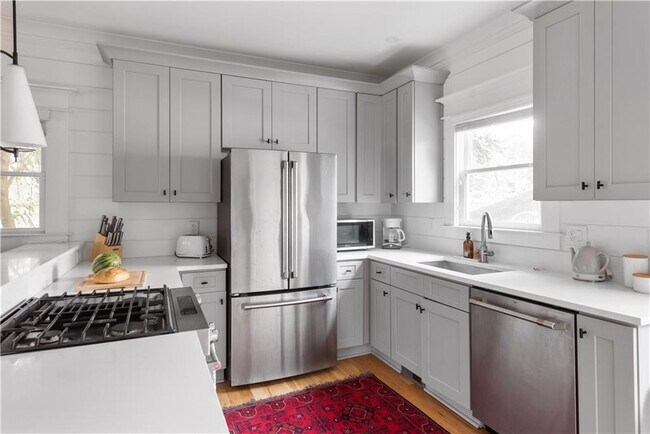 Building Photo - 544 Winton Terrace NE