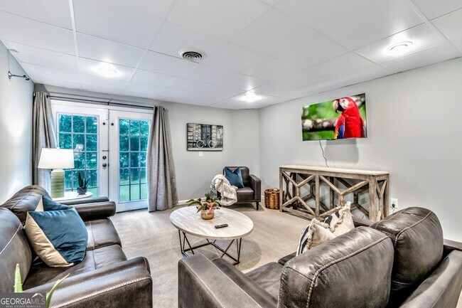 Building Photo - 1897 Mt Vernon Rd