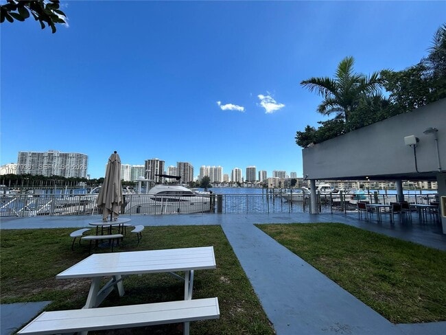 Building Photo - 18031 Biscayne Blvd
