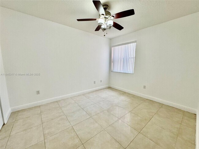 Building Photo - 6540 NW 114th Ave