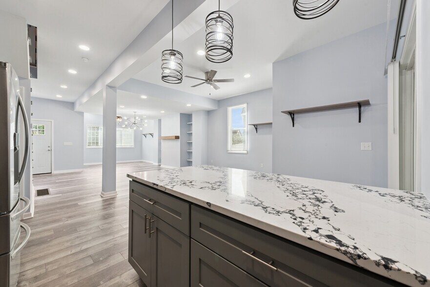 Building Photo - 305 N Graham St