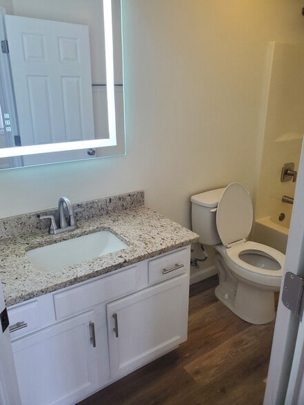Hall Bath - 59 Sopwith Way