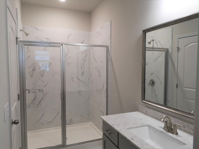 Building Photo - Excellent Location!!!Townhome