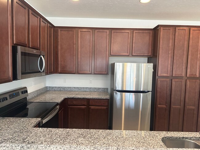 Building Photo - Newer 2-bedroom Townhome