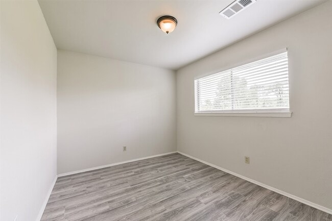 Building Photo - 5514 Vickita Dr