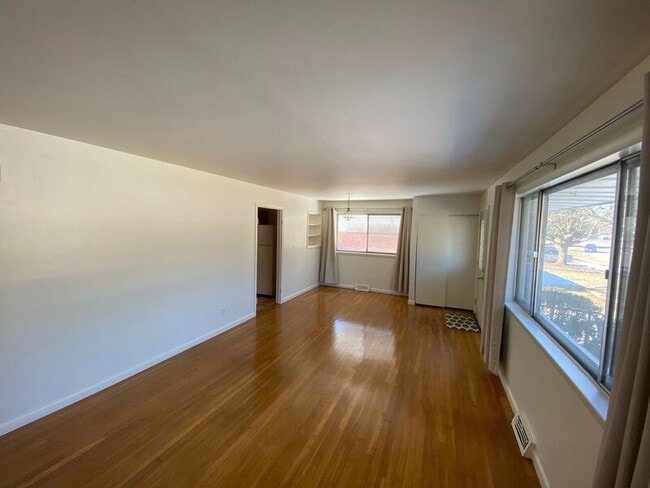 Building Photo - 2902 Armen Ave