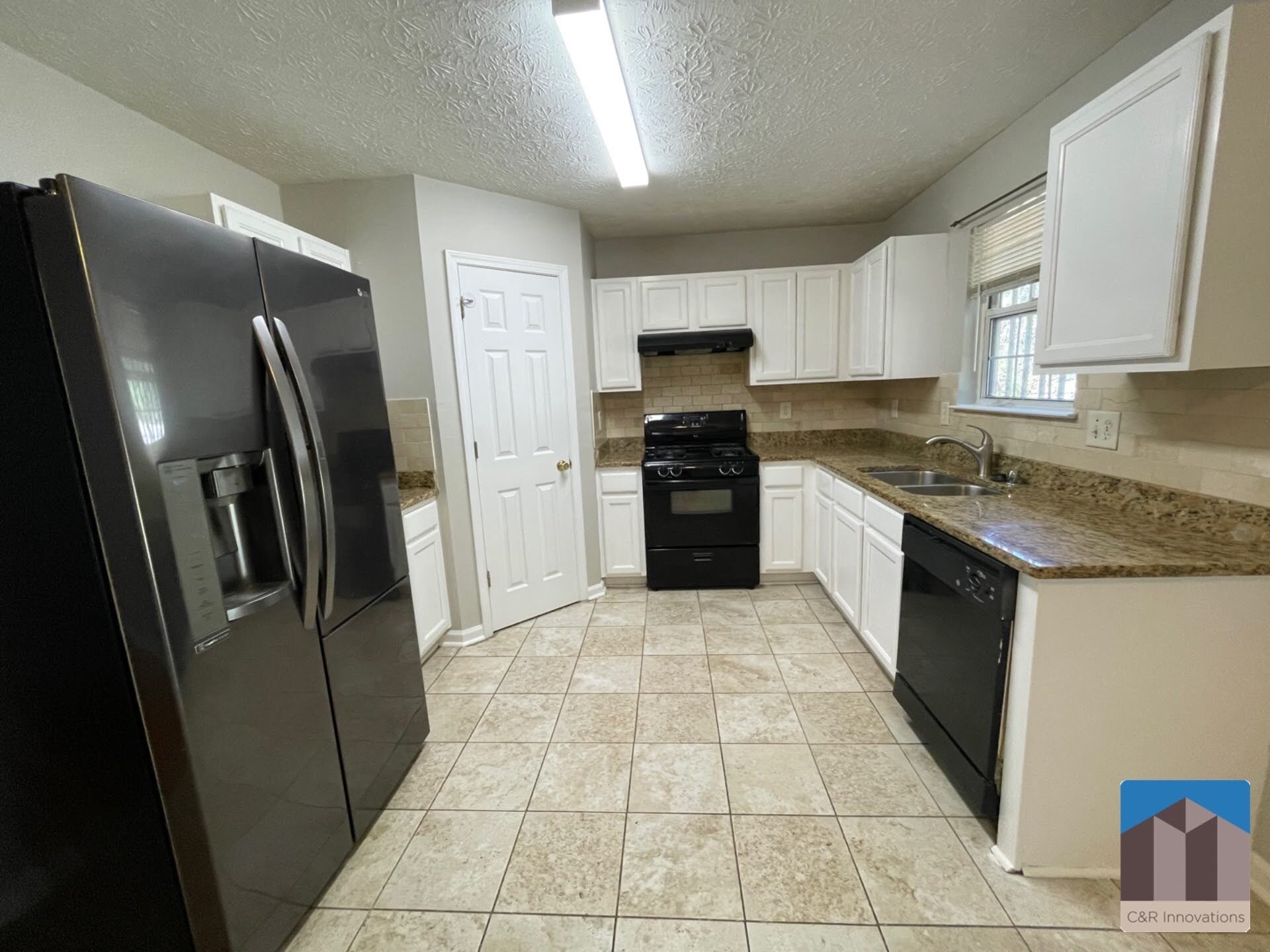 Building Photo - 2345 Delfern Dr