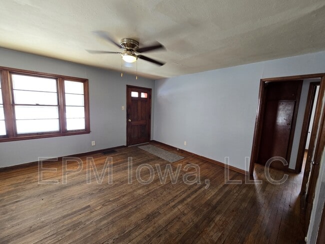 Building Photo - 407 Linden Ave