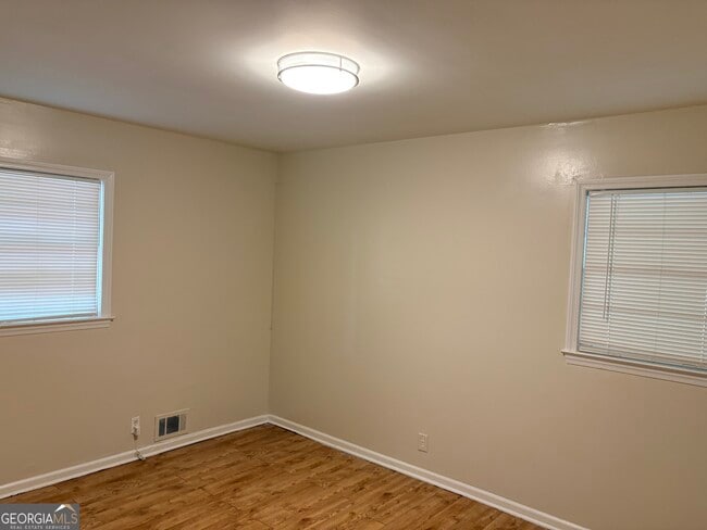 Building Photo - 407 Fayetteville Rd