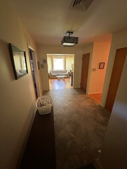 Building Photo - 9 Courtenay Cir