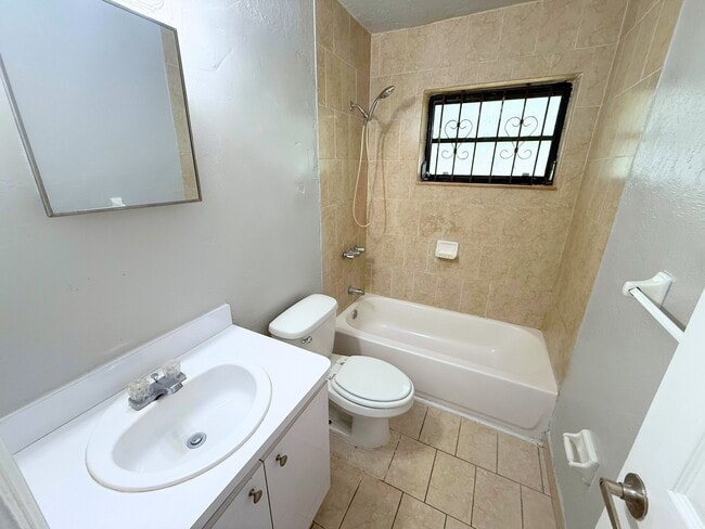 Building Photo - 930 NW 176th Terrace