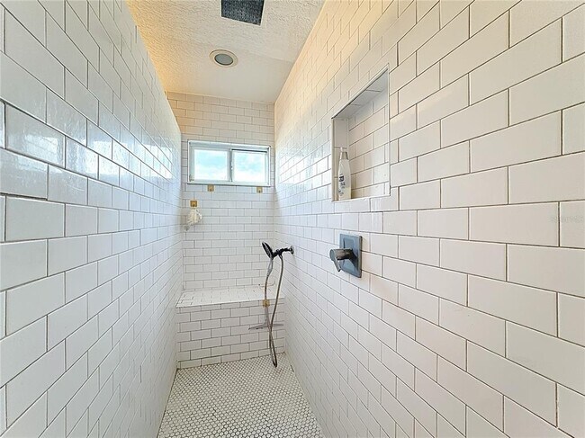 Building Photo - 526 Henley Cir