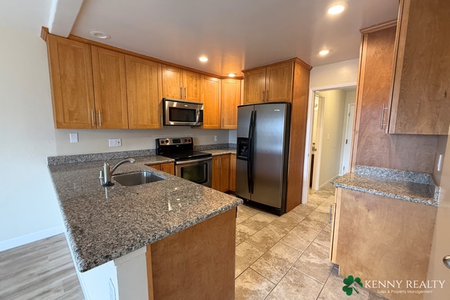 Building Photo - Remodeled 2BR/2.5BA Duplex with 2-Car Garage in San Mateo