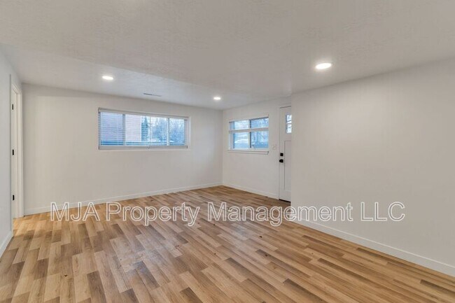 Building Photo - 2642-2642 S 800 E