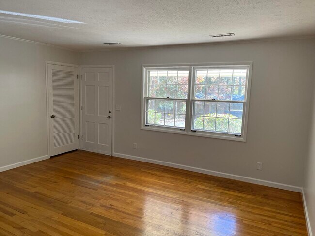 Building Photo - 129 W Blythe Cir