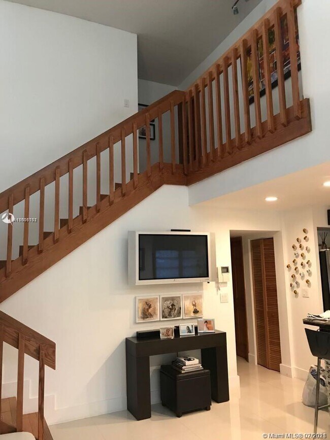 Building Photo - 12521 SW 94th Ter  Miami Fl 33186