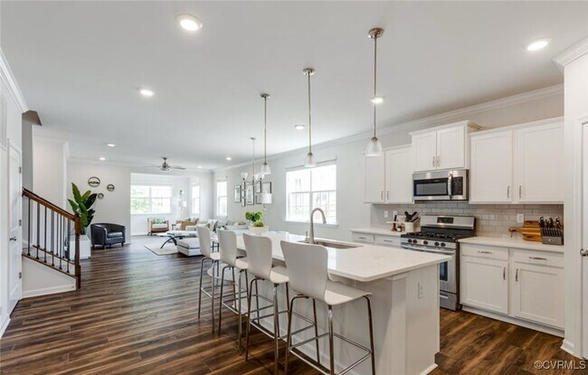 Building Photo - 5649 Rohan Pl