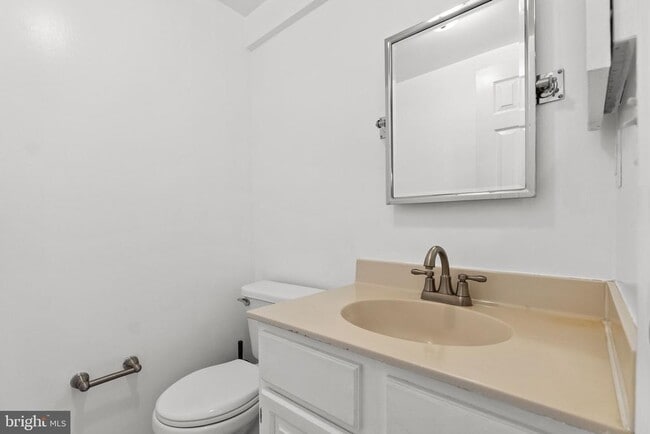Building Photo - 804 Gibbon St
