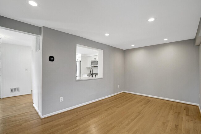 Building Photo - 6063 Hydrangea Dr