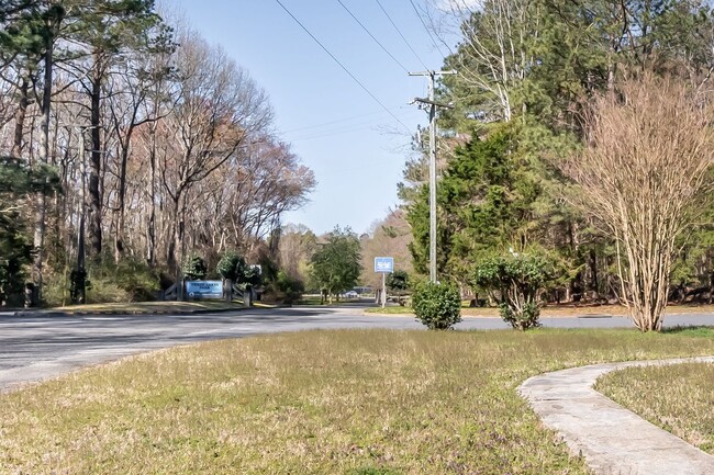 Building Photo - 7800 Tamarind Dr