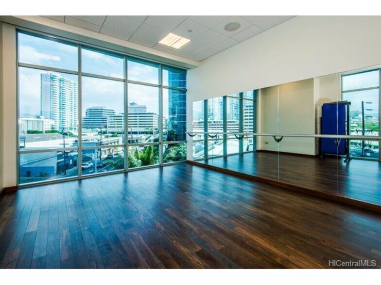 Building Photo - 1189 Waimanu St