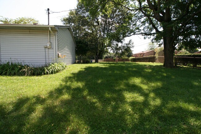 Building Photo - Ranch Home located in Park Hills    260224