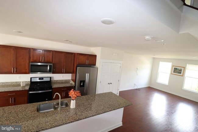 Building Photo - 414 Waverley Dr