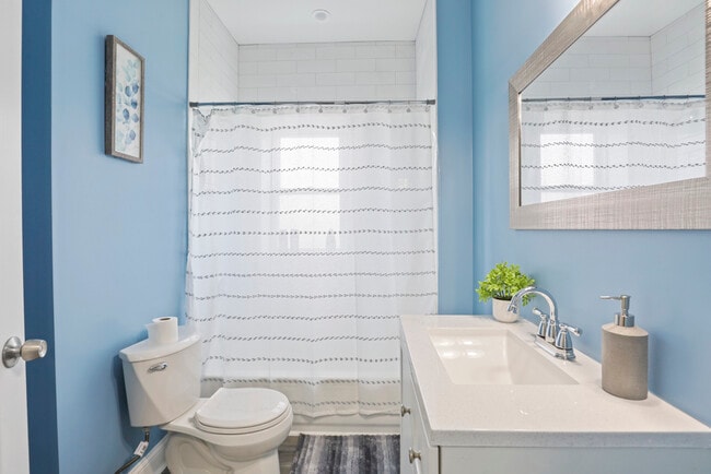 Building Photo - 1111 Bonnie Brae