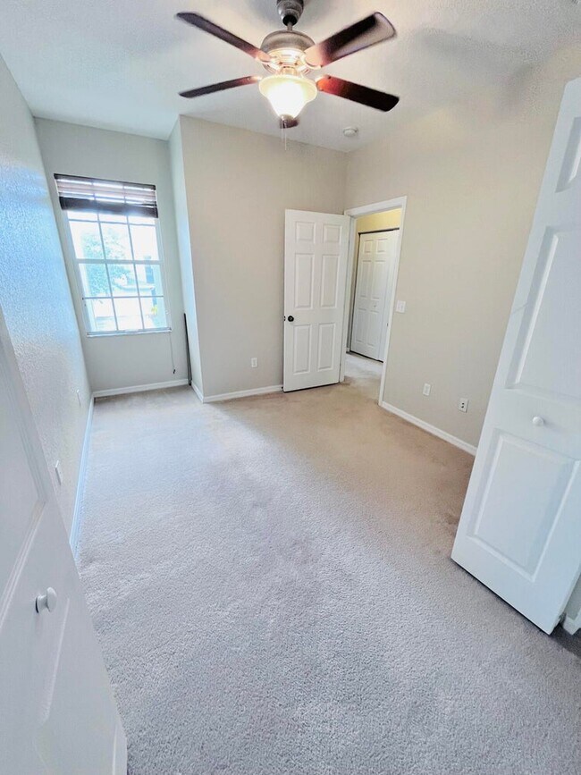 Building Photo - 5349 White Oleander