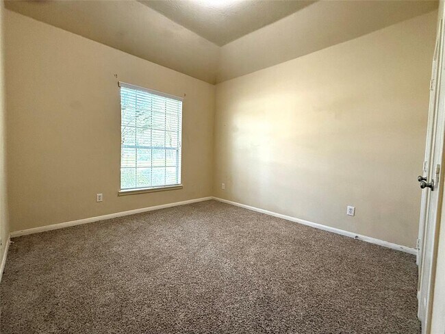 Building Photo - 3221 River Birch Dr