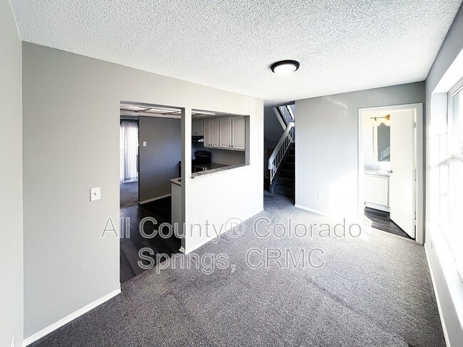 Building Photo - 2058 Palm Dr